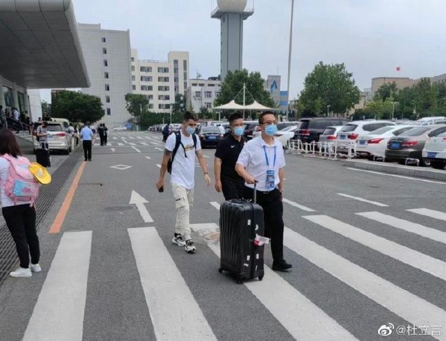 在片中，袁泉饰演乘务长毕男，李沁饰演受腰伤后仍坚守岗位五号位乘务员周雅文，张天爱饰演乘务员黄佳